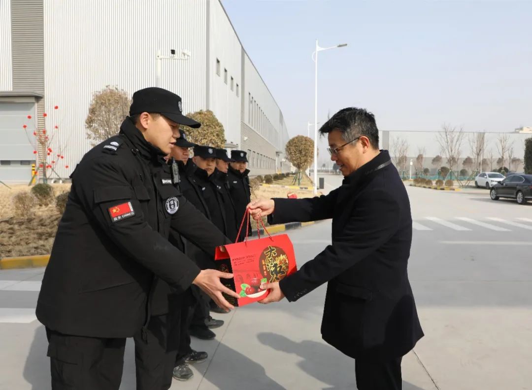 【集團(tuán)資訊】馬旭耀等集團(tuán)領(lǐng)導(dǎo)慰問(wèn)值班員工