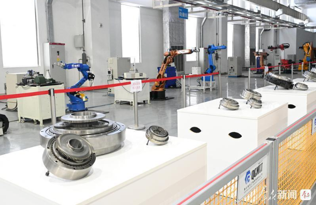 【媒體關(guān)注】群眾新聞 · 學(xué)習(xí)強(qiáng)國(guó) | 10000小時(shí)的突破——老牌機(jī)床企業(yè)打通國(guó)產(chǎn)工業(yè)機(jī)器人“關(guān)節(jié)病”